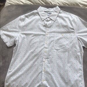 Croft & Barrow White Short Sleeve Shirt with Subtle Pattern